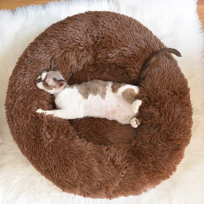 М'яке ліжко-софа для собак Deluxe, кругла, з плюшу, 60 см, коричнева. Підходить для великих та екстра-великих собак та котів. З вологостійким дном.