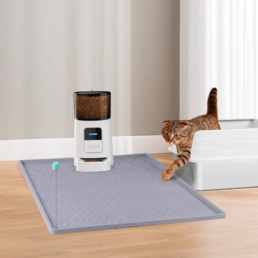Килимок для котячого туалету Bartuke з іграшковим м'ячиком, 86x56 см, силіконовий, для контролю розсипання наповнювача, м'який для лап, легко миється (Білий, світло-сірий)