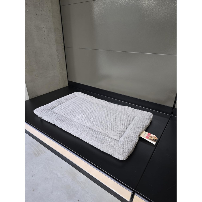 Кігтеточка Фламінго Енес – Сіра, Середня (90 см), Компактна кігтеточка та будиночок для котів! (ENES GRAU L 50x50x120CM)