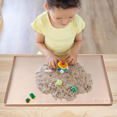 Силіконовий килимок для годівлі та води для тварин Finorder 86,4 x 53,3 см, з піднятими краями та антиковзаючою поверхнею, водонепроникний, придатний для миття в посудомийній машині (Бежевий)