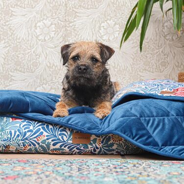 Матрац для собак Rosewood x Morris & Co. великого розміру, бордовий, з товстим шаром наповнювача, неслизький, можна прати, з принтом William Morris (Bower Berry Print, середній)