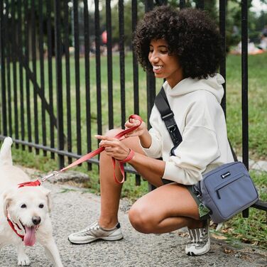 Сумка для ласощів для собак COOWONE - водонепроникна сумка для прогулянок з диспенсером для собачих екскрементів (світло-сіра)