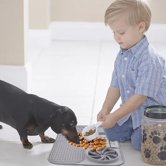 Силіконова килимок-іграшка для собак Licky Mat | Килимок для повільного годування собак | Килимок-нюхалка для цуценят Gray