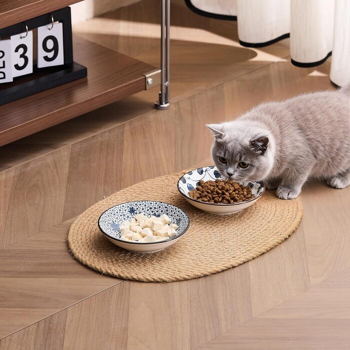 Керамічна годівниця для котів та собак - миска для корму маленьких котів, вінтажний синьо-білий дизайн (14 см), неслизька миска для котів - набір 2 шт.