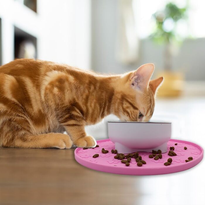 Силіконовий килимок для годування собак і котів, рожевий, круглий. Запобігає забрудненню підлоги. Підходить для собак та котів середніх та малих порід