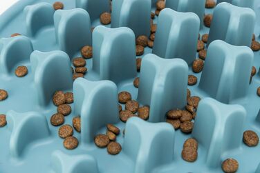 Таця для повільного годування TRIXIE Slow Feeding Anti Schling Matte Pillars, Ø 35 см, блакитна