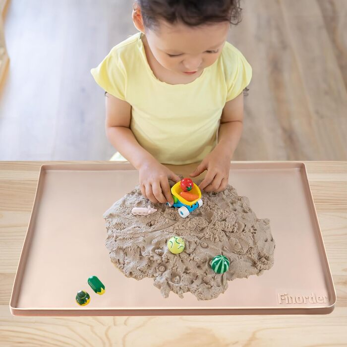 Силіконовий килимок для годівлі та води для тварин Finorder 86,4 x 53,3 см, з піднятими краями та антиковзаючою поверхнею, водонепроникний, придатний для миття в посудомийній машині (Бежевий)