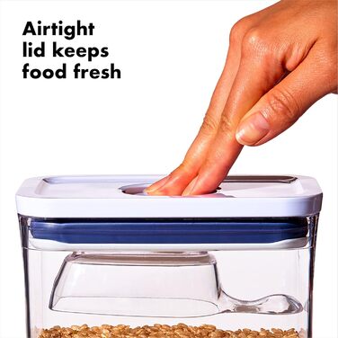 OXO Good Grips контейнер для корму тварин 4,2 л з лопаткою, герметичний, BPA-free, для до 1,8 кг корму для собак або 1,6 кг корму для котів