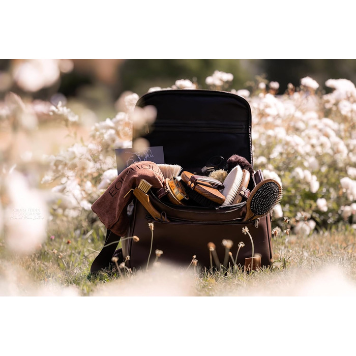 Набір для догляду за конем (12 предметів) – повний комплект для чищення коней: щітка-кардаш, щітка для гриви, копитачка, стрігач, гребінець для гриви та сумка – високоякісний набір для стайні та турнірів