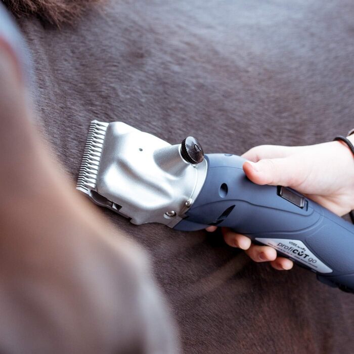 VOSS.farming profiCUT go: акумуляторна машинка для стрижки коней, 2 батареї, тиха, з лезами Aesculap, блакитна
